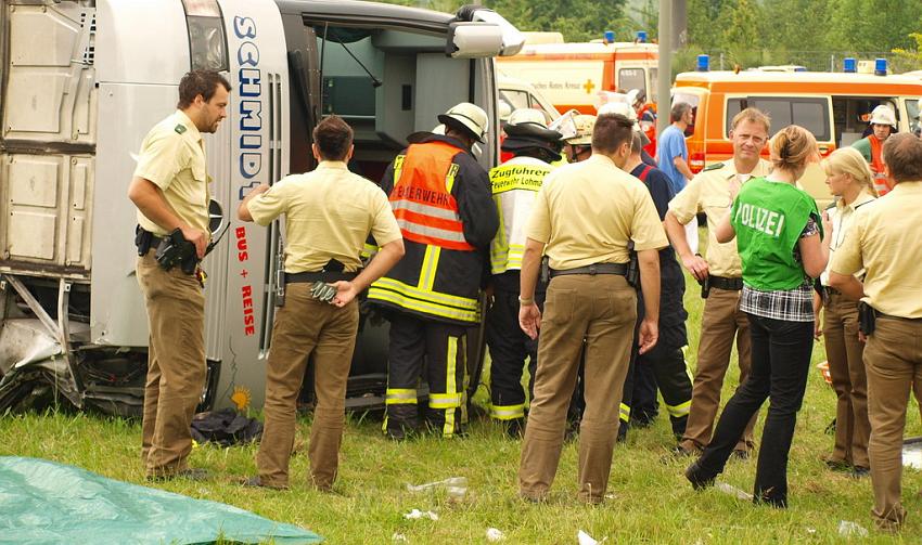 Schwerer Unfall mit Reisebus Lohmar Donrather Dreieck P196.JPG